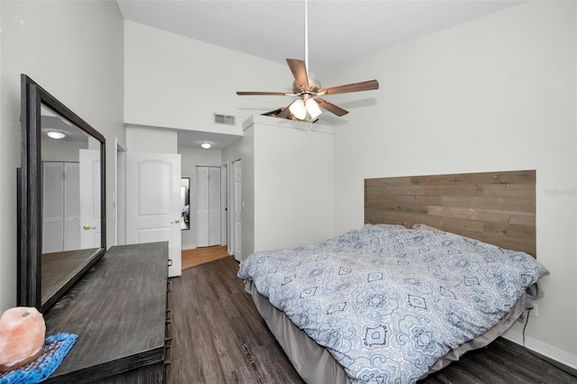 bedroom featuring dark wood-type flooring and ceiling fan