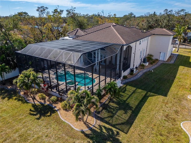 9401 93rd St, Seminole, FL 33777 - view of pool featuring a patio area, a lawn, a pool with connected hot tub, and a lanai