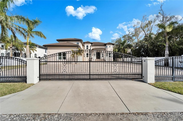 9401 93rd St, Seminole, FL 33777 - gate with a fenced front yard