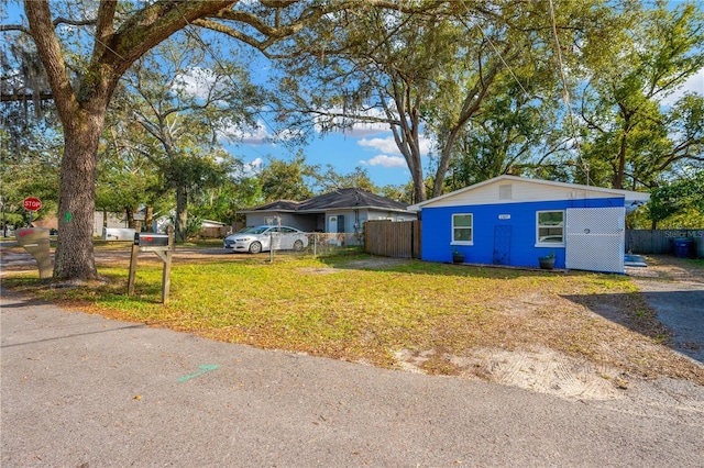 ranch-style home with a front yard