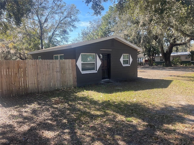 view of front of house with a front lawn