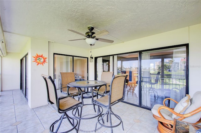 sunroom with ceiling fan