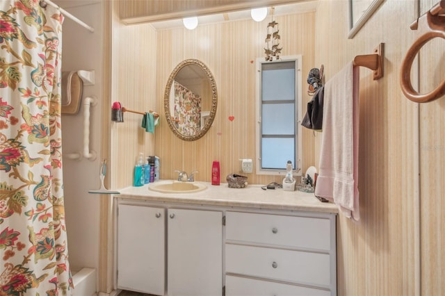 bathroom featuring a shower with curtain and vanity