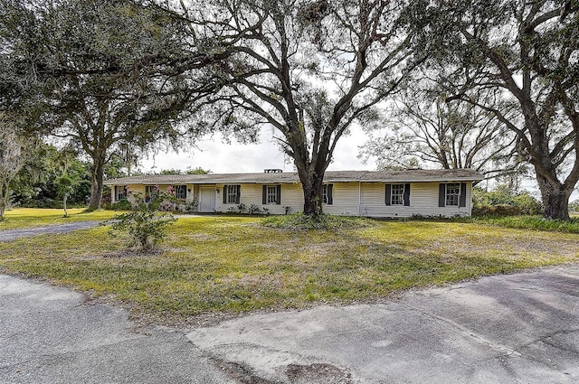 ranch-style home with a front lawn