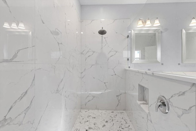 bathroom featuring a tile shower