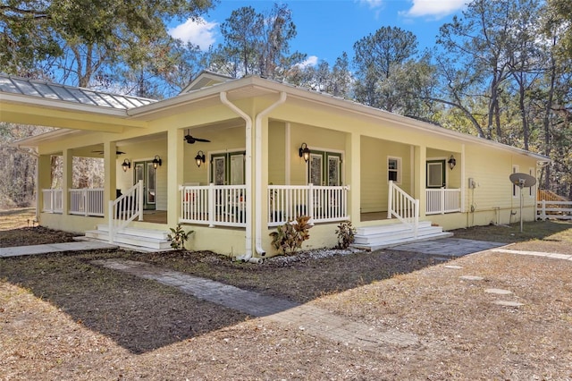 view of front of house with ceiling fan and covered porch