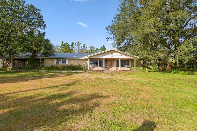 ranch-style house with covered porch and a front yard