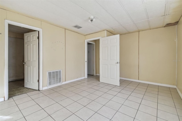 spare room with light tile patterned flooring