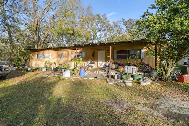 view of front of home with a front lawn