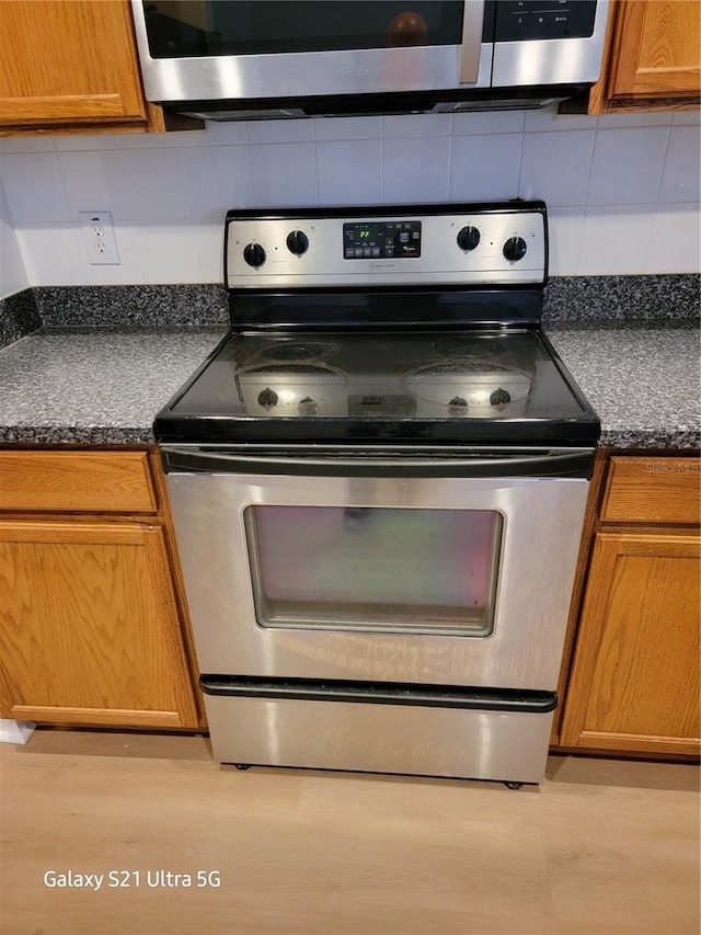 kitchen with backsplash and stainless steel appliances