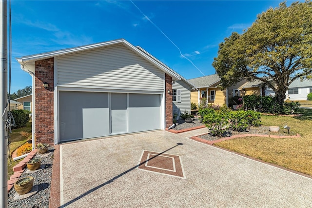 view of front of home featuring a garage and a front yard