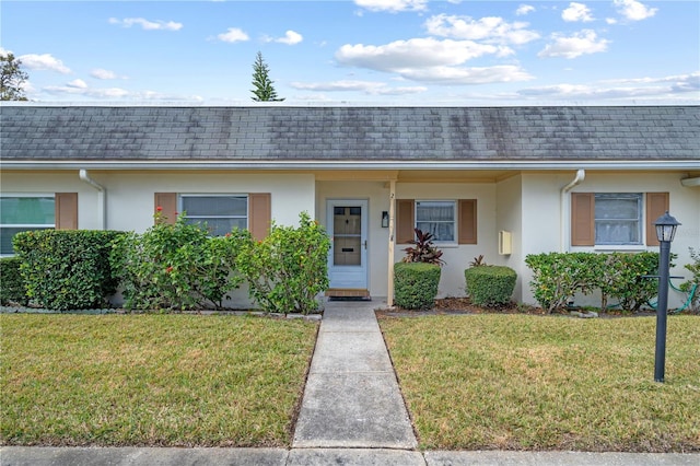 single story home featuring a front yard