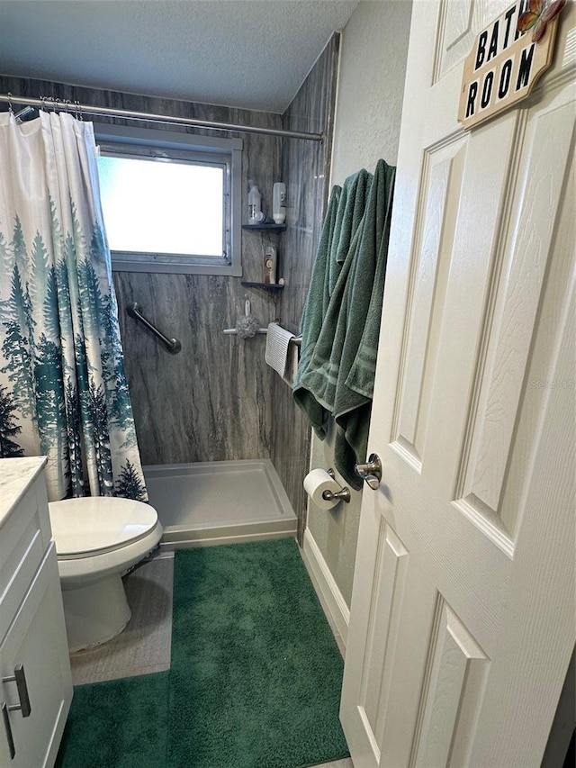 bathroom featuring vanity, curtained shower, a textured ceiling, and toilet