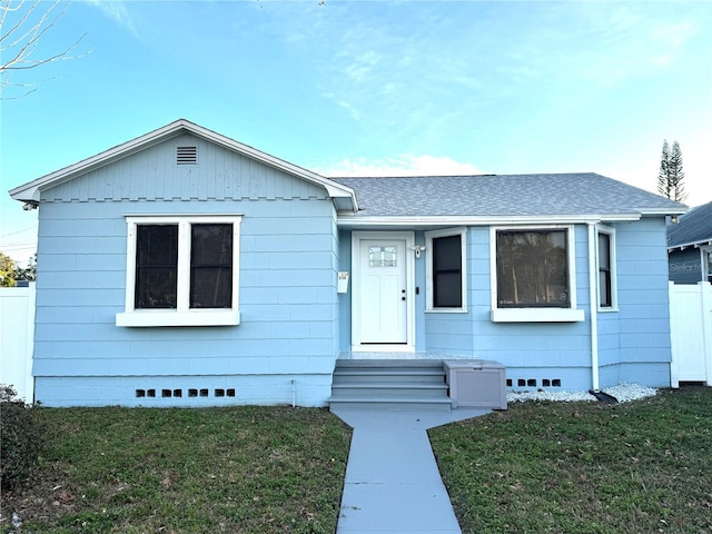 view of front facade featuring a front yard