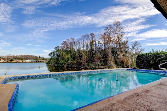 view of swimming pool featuring a water view