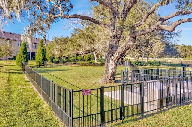 view of property's community featuring a lawn