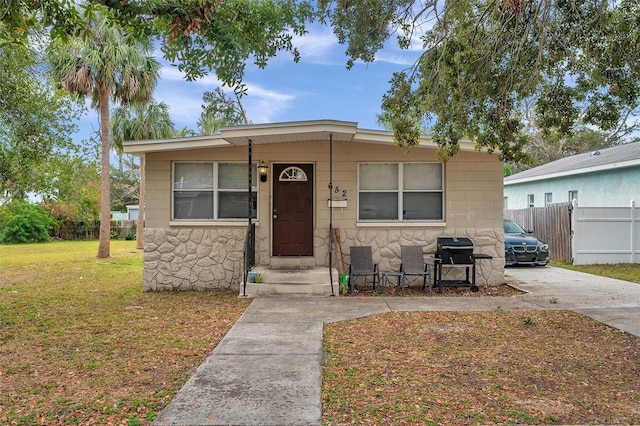 view of front facade with a front lawn