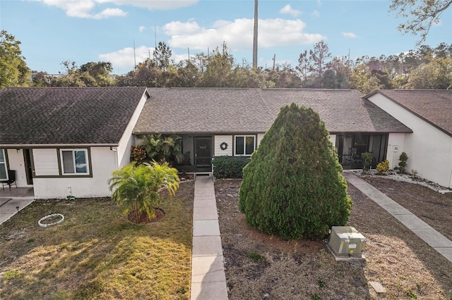 ranch-style house featuring a front lawn