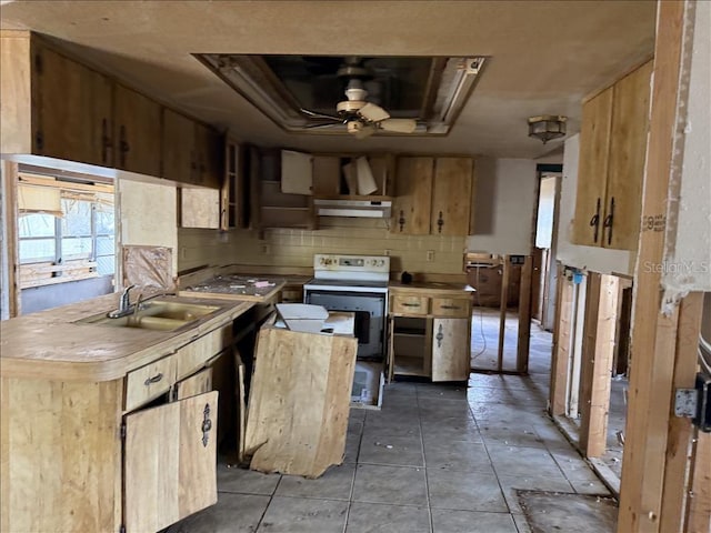 kitchen with white electric range oven, a ceiling fan, tasteful backsplash, under cabinet range hood, and a sink