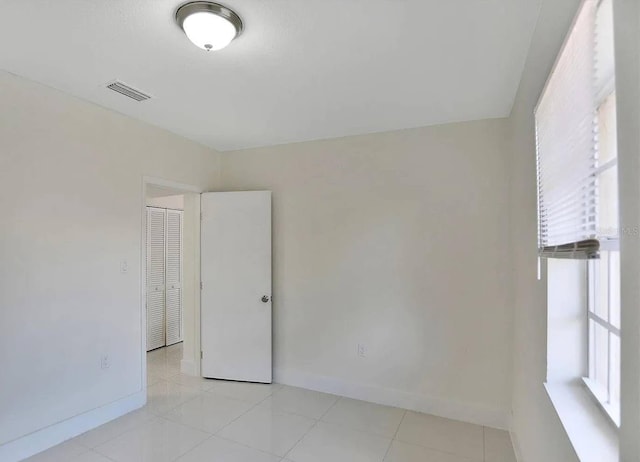 spare room featuring light tile patterned floors