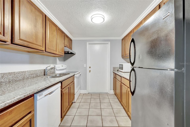 kitchen with sink, crown molding, a textured ceiling, light tile patterned floors, and white appliances