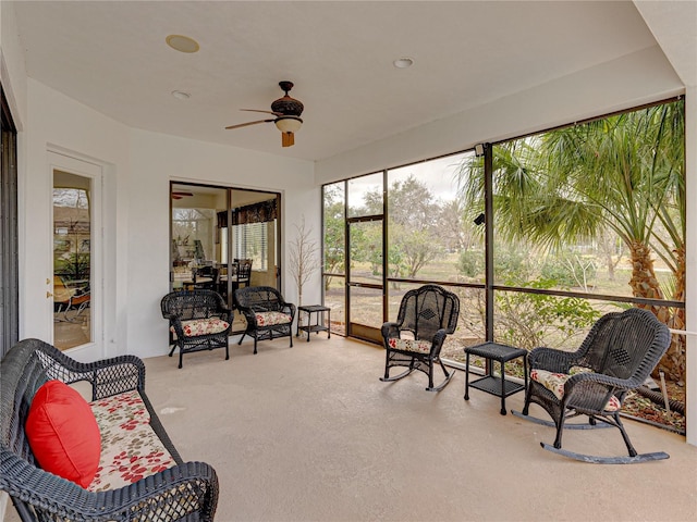 sunroom with ceiling fan