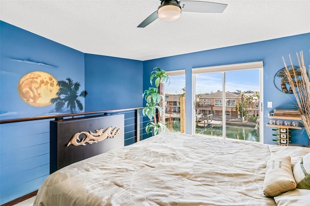 bedroom featuring ceiling fan and a textured ceiling