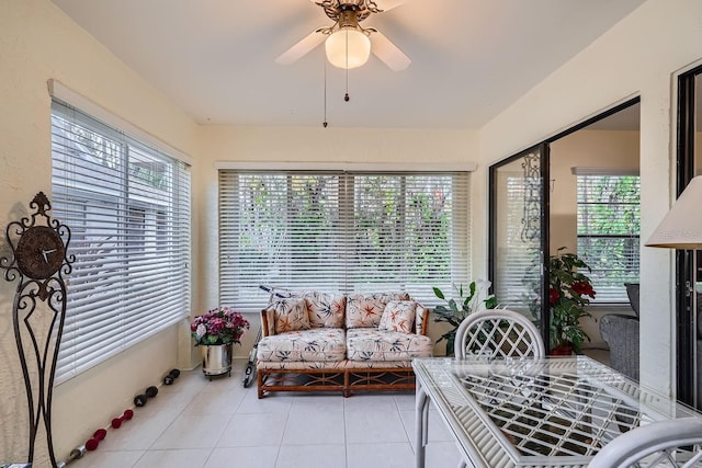 sunroom with ceiling fan