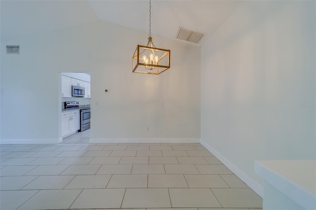 empty room featuring an inviting chandelier and high vaulted ceiling