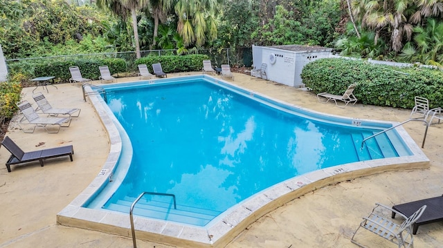 view of swimming pool