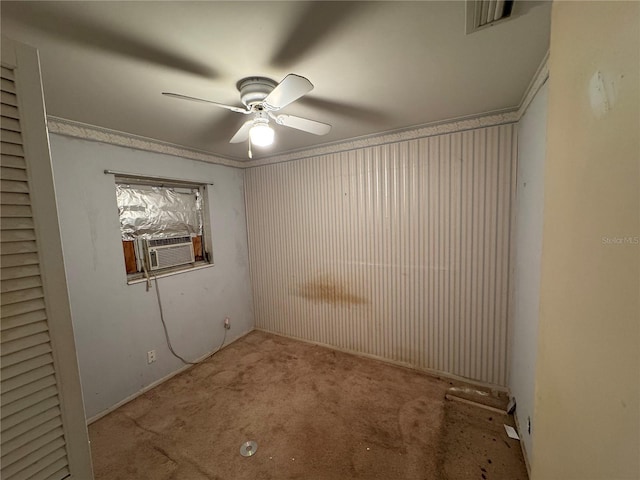 unfurnished room featuring cooling unit, light colored carpet, and ceiling fan