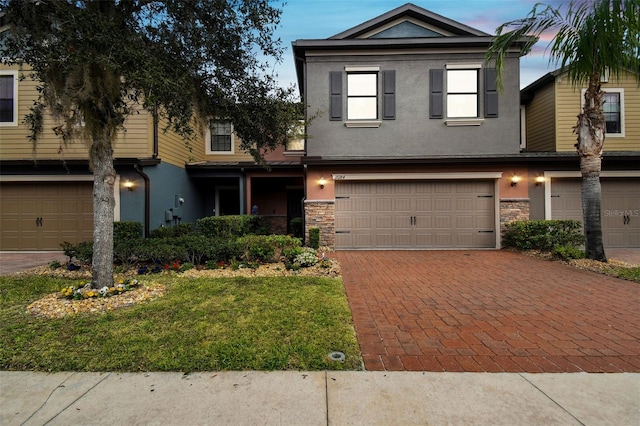 view of front of house featuring a yard and a garage