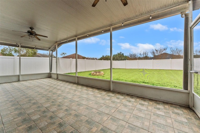 5809 War Admiral Dr, Wesley Chapel, FL 33544 - unfurnished sunroom featuring a ceiling fan