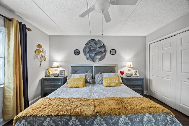 bedroom with dark hardwood / wood-style flooring, a textured ceiling, a closet, and ceiling fan