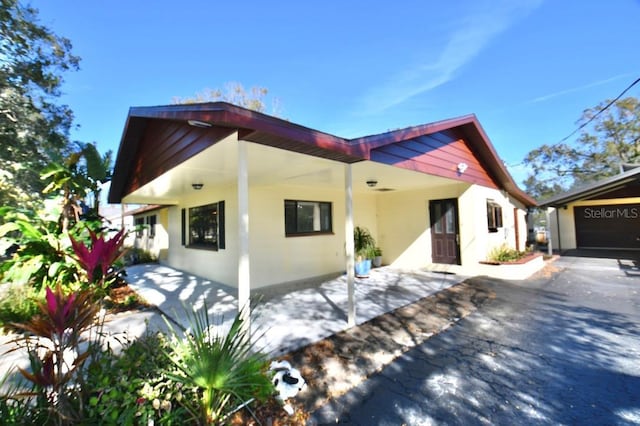 view of front of property featuring a garage