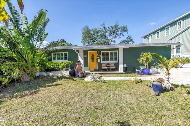view of front of property featuring covered porch, stucco siding, and a front lawn