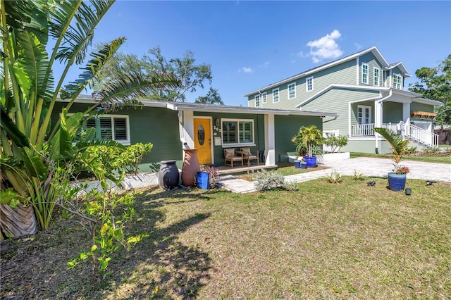 view of front of home featuring a porch and a front lawn
