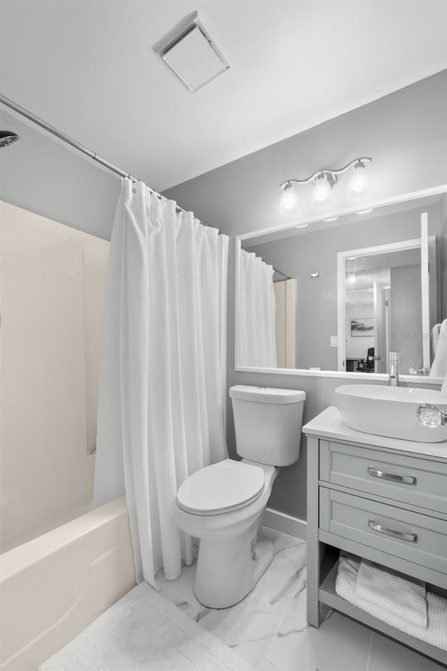 full bathroom featuring shower / tub combo with curtain, vanity, and toilet