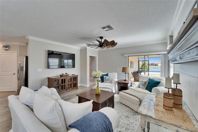 living room featuring ceiling fan, light hardwood / wood-style floors, and crown molding