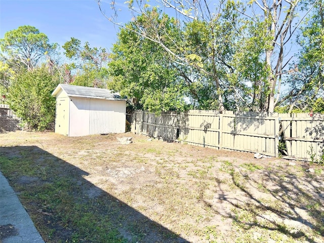 view of yard with a shed