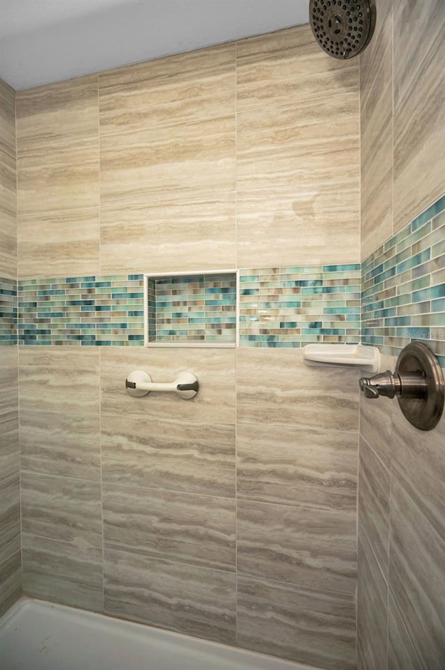 bathroom featuring tiled shower