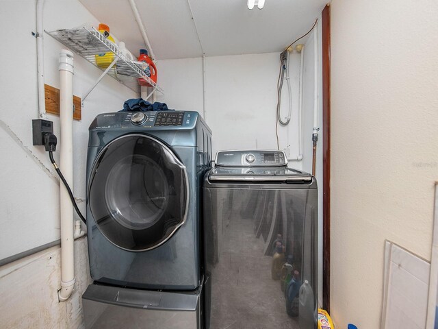 1818 Dolphin Blvd S, Saint Petersburg, FL 33707 - washroom featuring washer and dryer