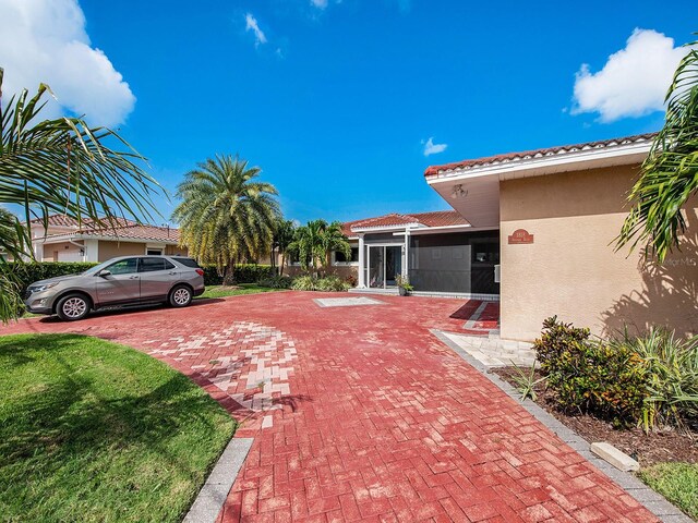 1818 Dolphin Blvd S, Saint Petersburg, FL 33707 - view of yard
