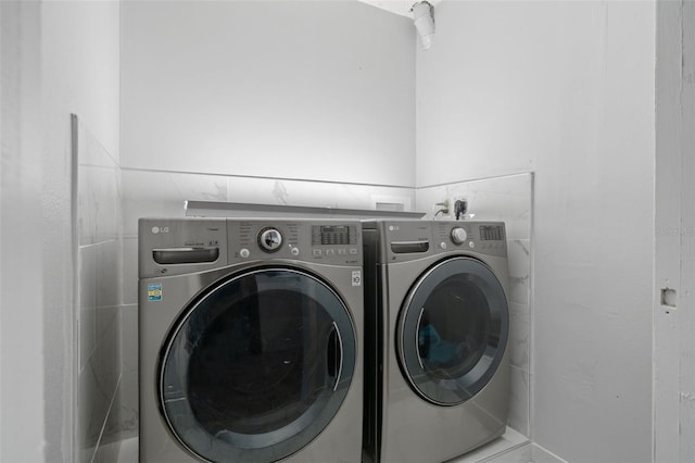 washroom with washer and clothes dryer