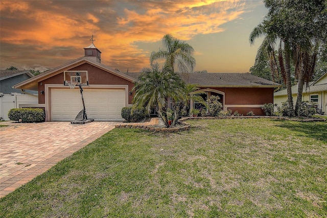 view of front of home featuring a lawn