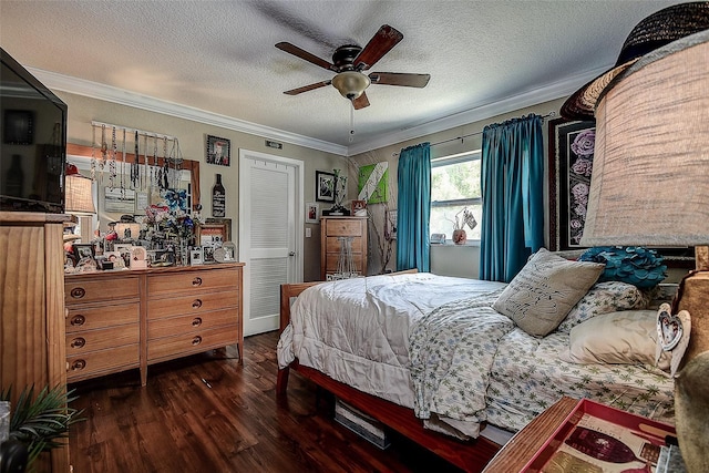 bedroom featuring dark wood-type flooring, ceiling fan, ornamental molding, and a textured ceiling