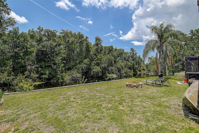 view of yard featuring a fire pit