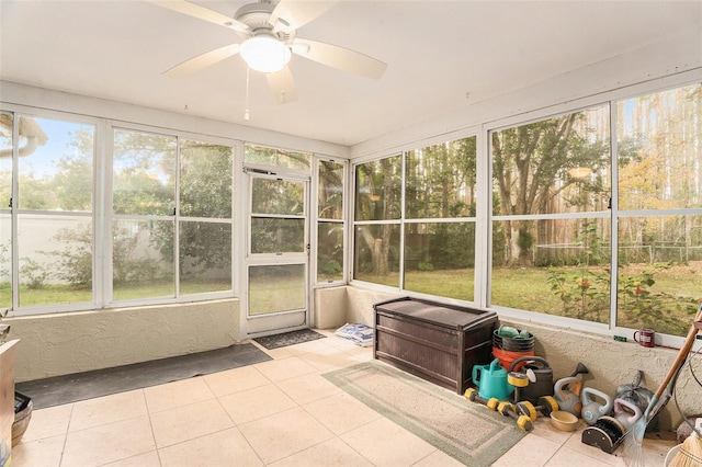 sunroom featuring ceiling fan