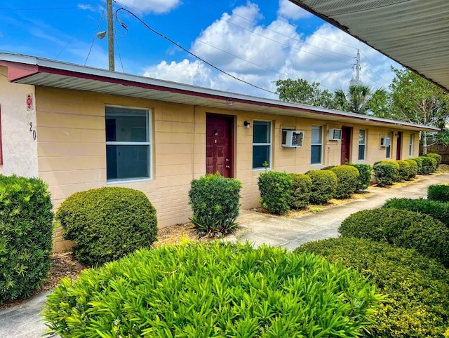 ranch-style home with a wall unit AC