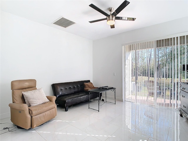 sitting room with ceiling fan